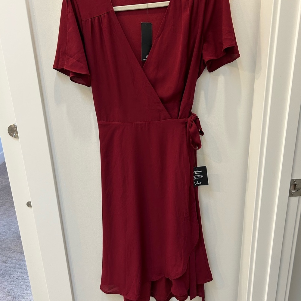 Lulu's Burgundy Midi Wrap Dress size large NWT - Picture 2 of 3